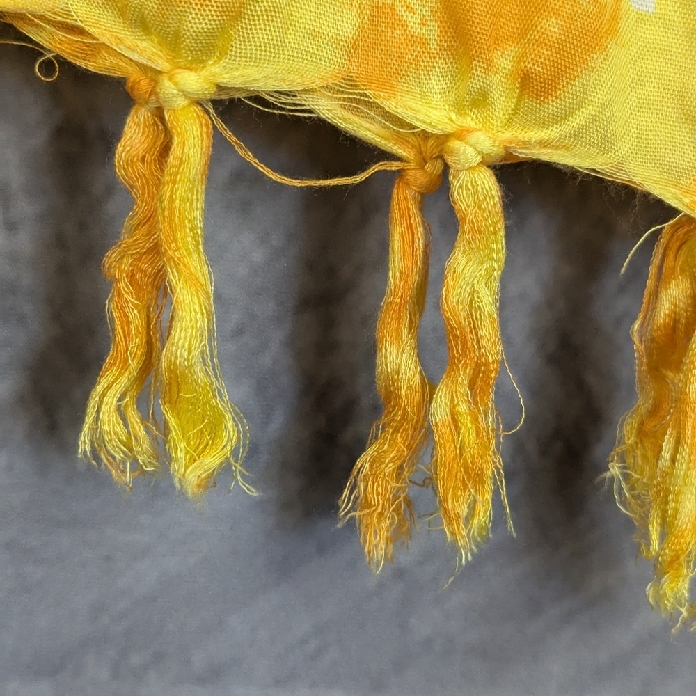Bahamas Souvenir Scarf Yellow Hues With Dolphins And Fringe 50x54" - Picture 3 of 4